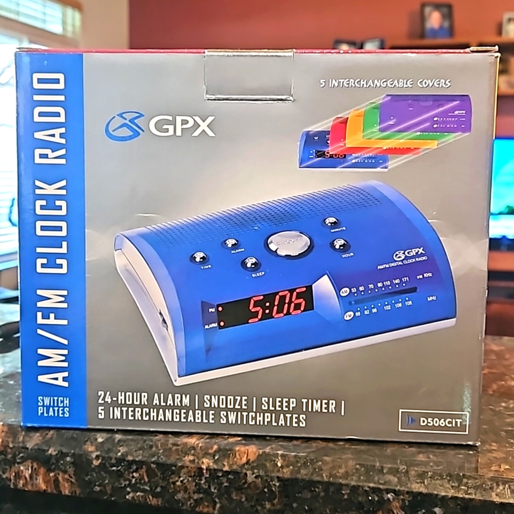 GPX D506CIT AM/FM clock radio with 5 colored switchplates.  In original box